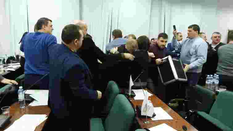 Депутати Луцької міськради побилися на нічному засіданні