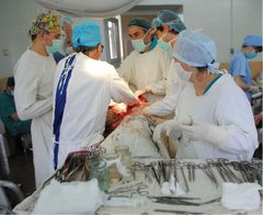 У Львові успішно видалили злоякісну пухлину, що з нирки проросла аж до серця