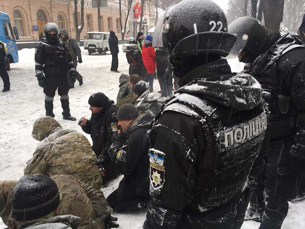 У наметовому містечку під Верховною Радою поліція затримала 50 протестувальників