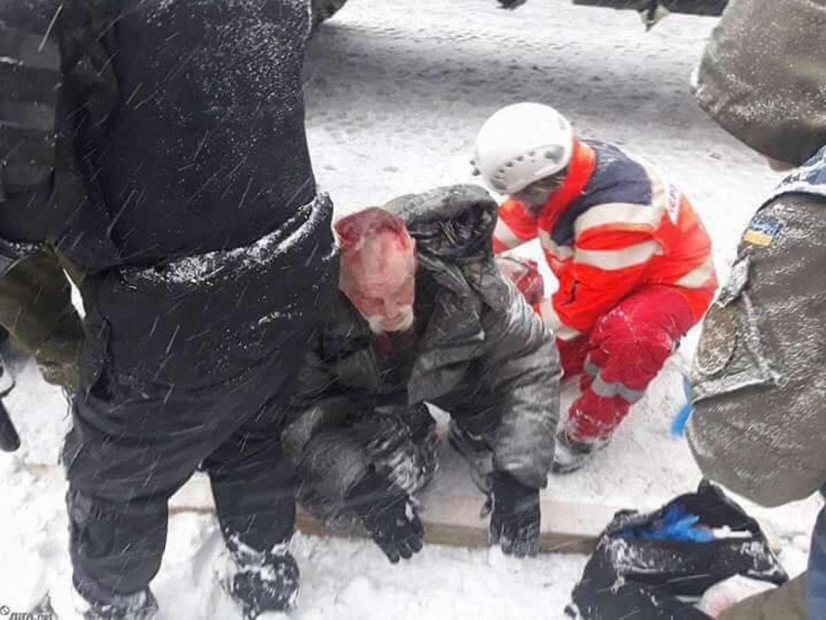 Після знесення наметів під Верховною Радою 11 протестувальників доправили до лікарні