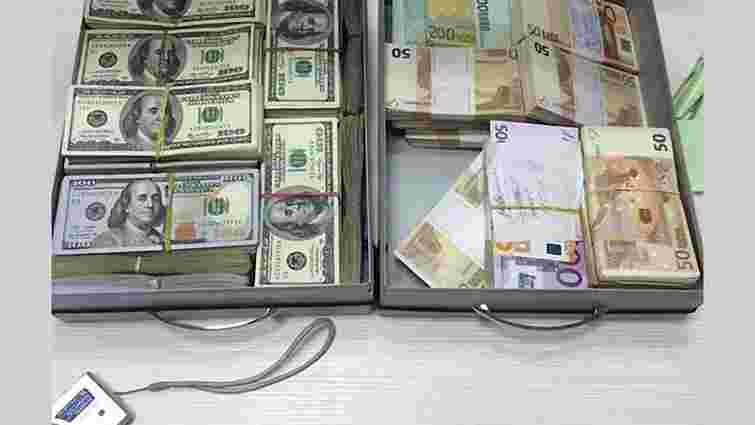 За підозрою в ухиленні від сплати податків ДФС арештувала у львівських підприємців ₴12,5 млн