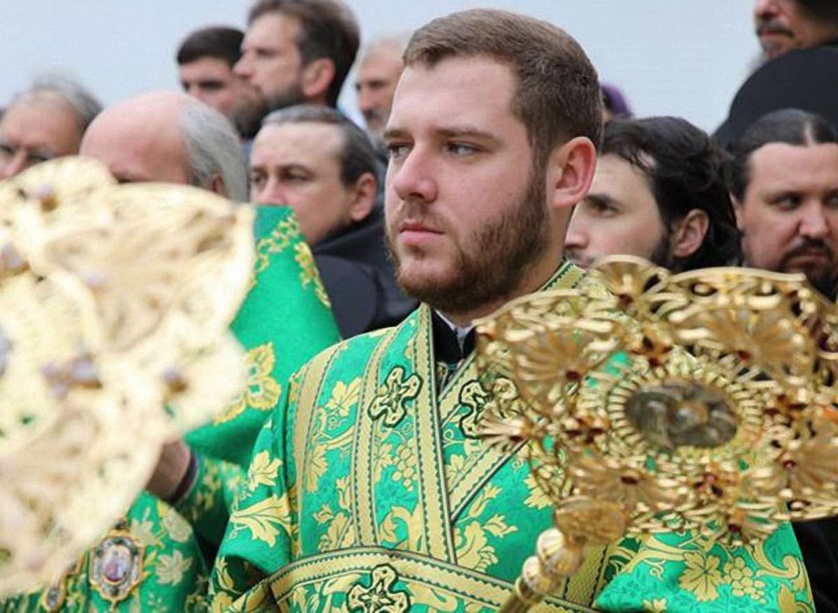 Церковнослужитель УПЦ (МП) намагався вивезти з України до Москви $65 тис. у спецвагоні