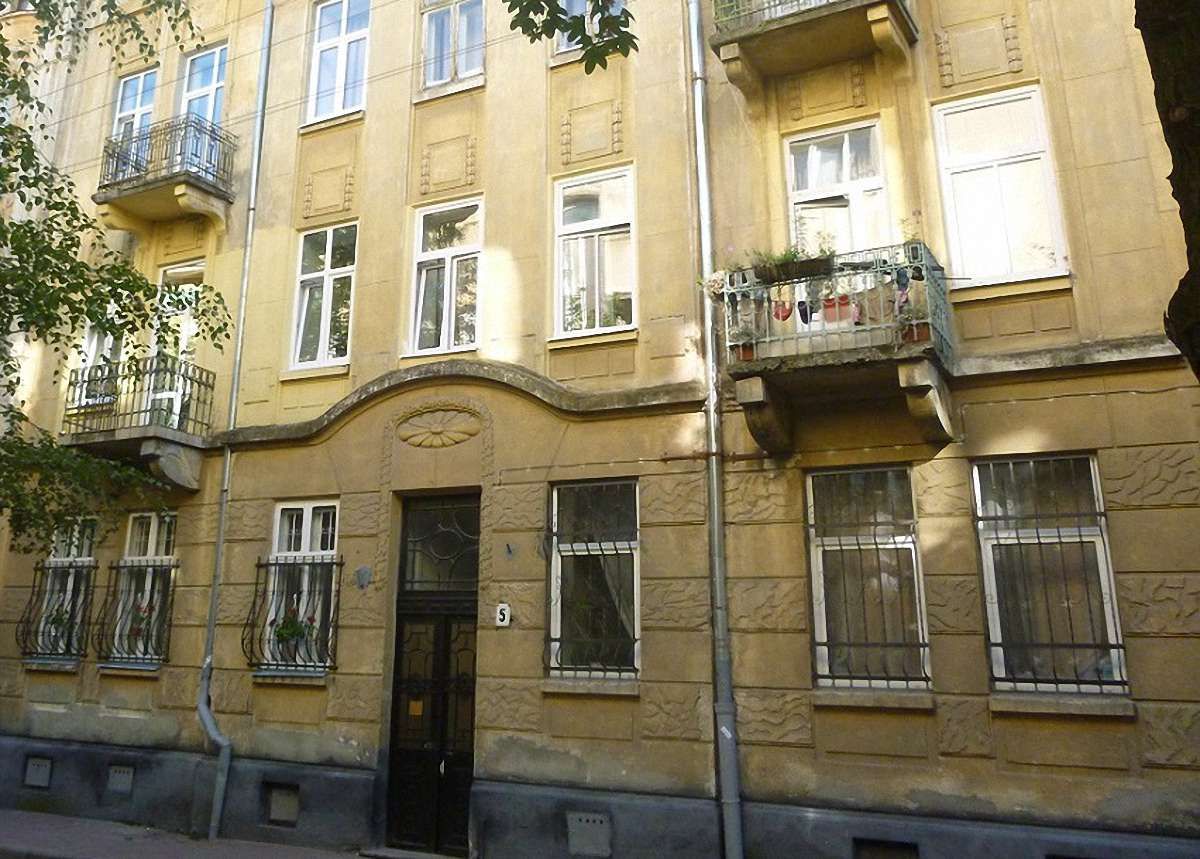 У Львові з аукціону продали три комунальні приміщення