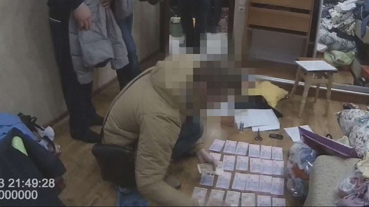 У Миколаївській області СБУ спіймала на хабарі двох поліцейських