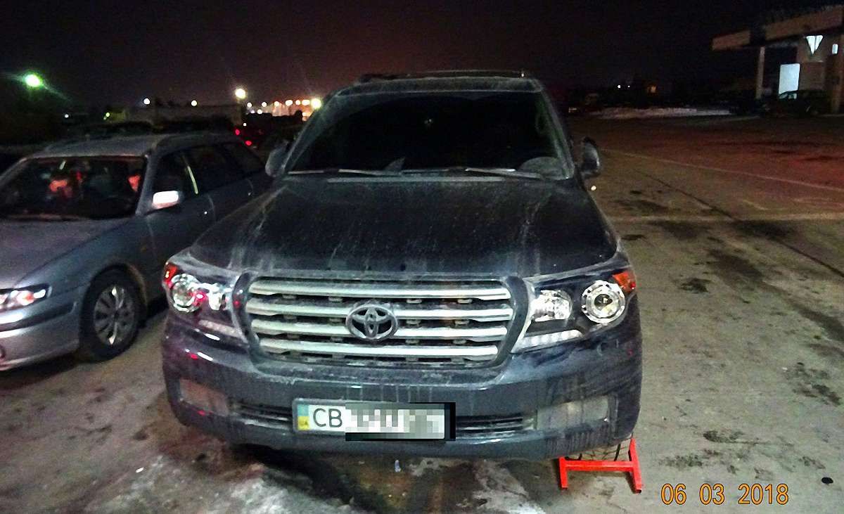 З України намагалися вивезти викрадений позашляховик