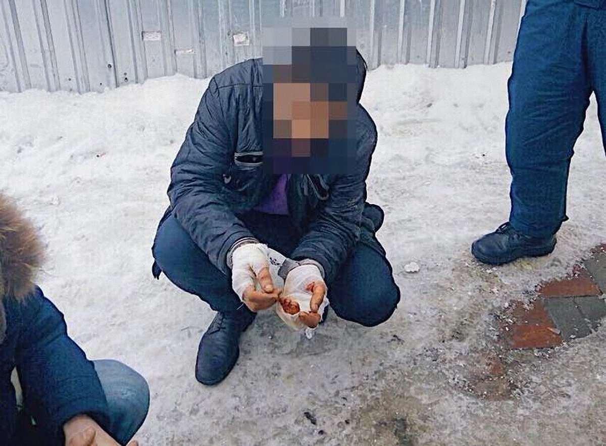 У Львові мешканці затримали 35-річного чоловіка, який з ножем пограбував перехожу