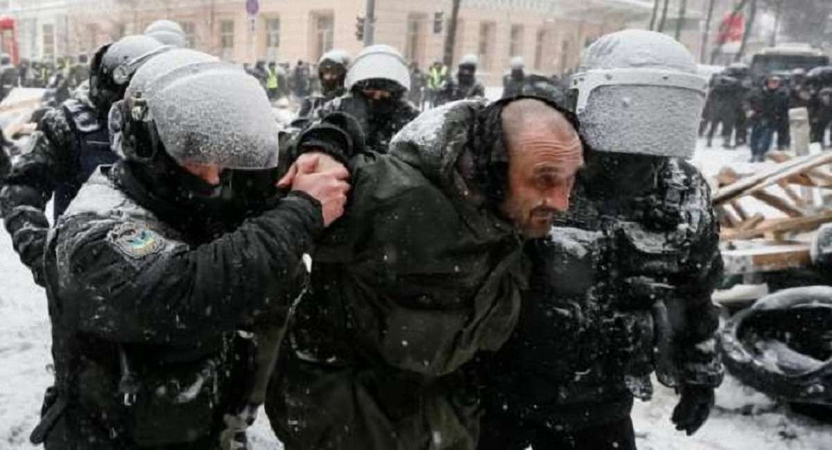 Народний депутат Найєм заявив, що суд не дозволяв знесення наметів під ВРУ