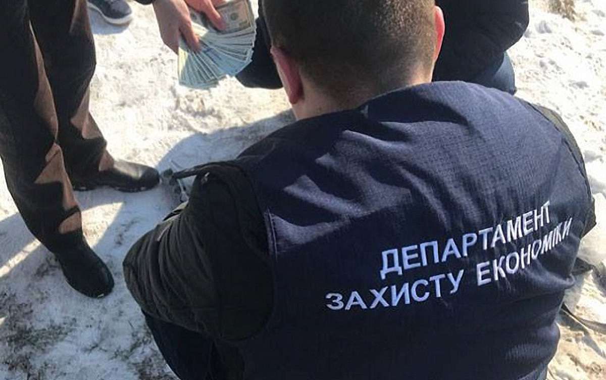 Помешкання доньки та сватів голови Чернівецької ОДА обшукали у справі про контрабанду