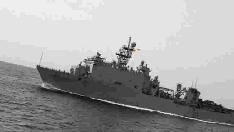 Корабель ВМС США з морською піхотою на борту увійшов в Чорне море