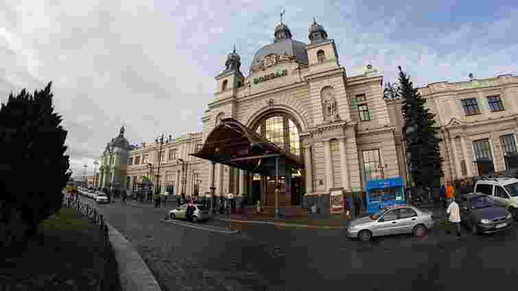Через повідомлення про замінування з львівського вокзалу евакуювали людей