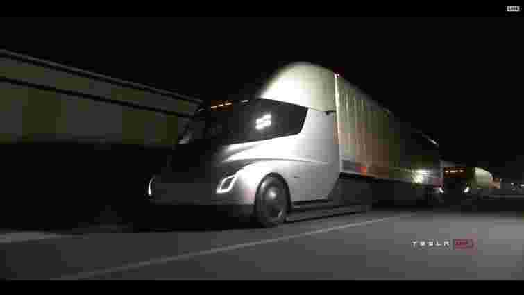 Tesla вперше доставила товари за допомогою безпілотних вантажівок Tesla Semi