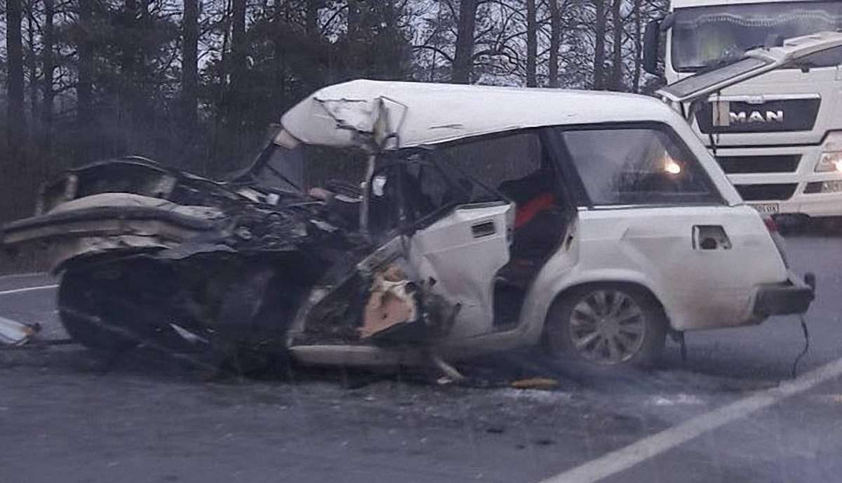Внаслідок зіткнення з рейсовим автобусом під Львовом загинув водій автомобіля ВАЗ