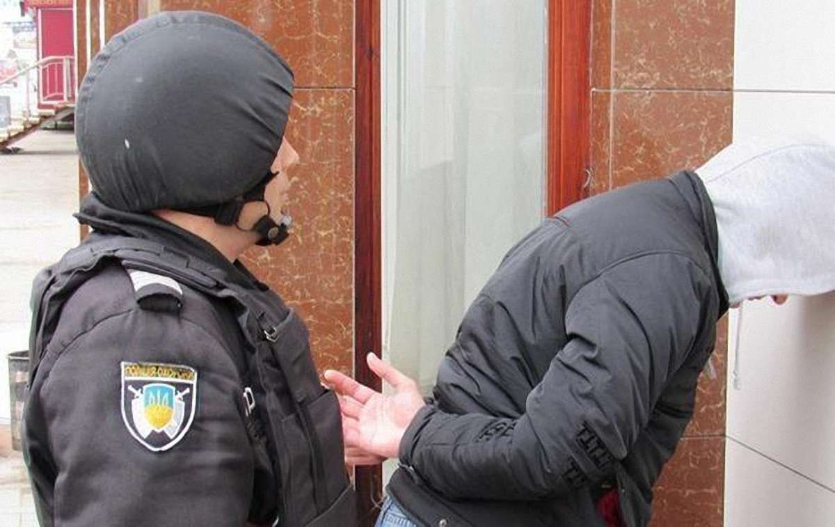 У Рівненській області поліцейські затримали групу псевдоправоохоронців
