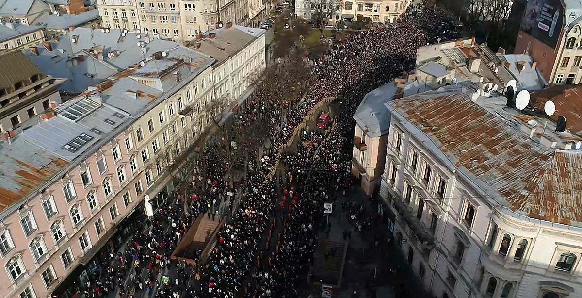 Хресну ходу у Львові зняли з висоти пташиного польоту