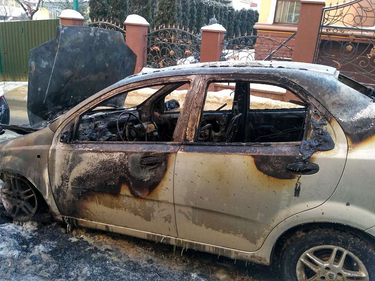 Чиновник Львівської міськради заявив про зумисний підпал його автомобіля