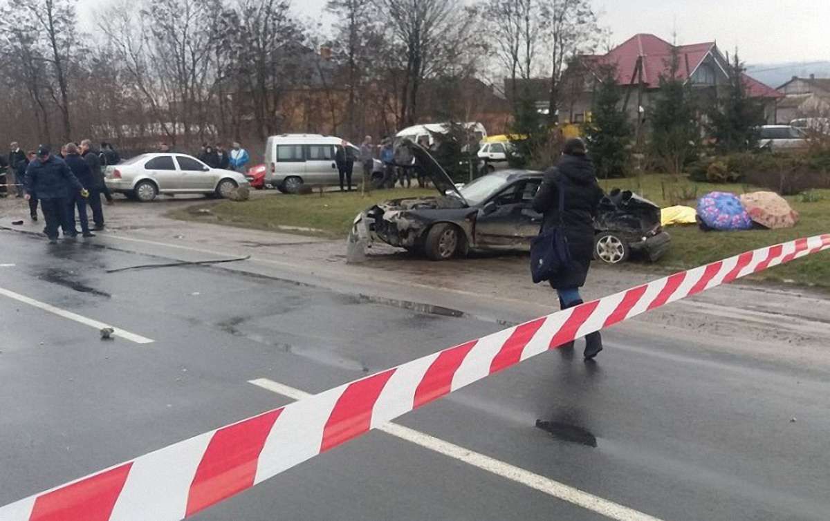 Поблизу Чернівців у автомобільній аварії загинули четверо жінок