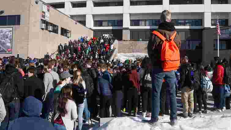 У США школярі масово протестували проти вільного обігу зброї в країні