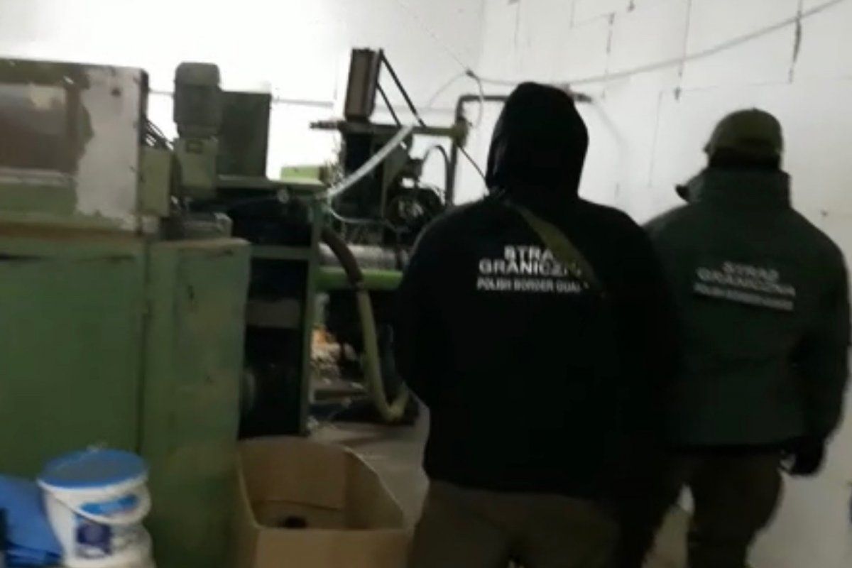 Очолювана українцем злочинна група виготовила і доправила до ЄС майже 100 млн сигарет