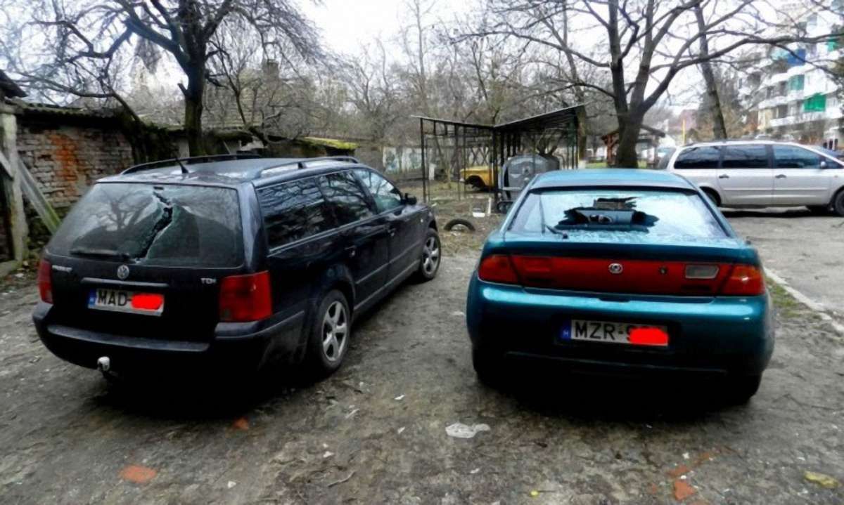 У Берегові невідомі вночі побили автомобілі з угорськими номерами