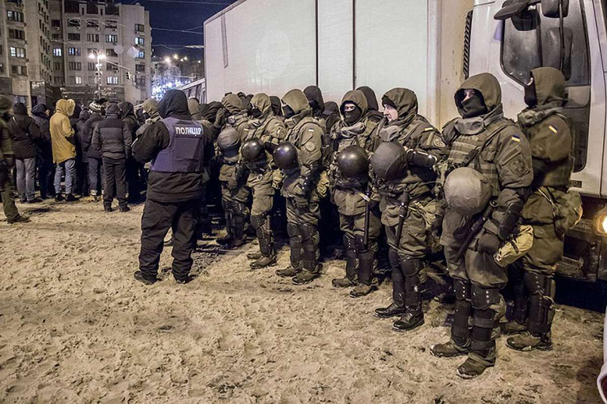 Поліція вивезла вантажівку активістів Руху нових сил із Європейської площі в Києві
