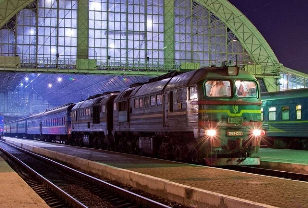 «Укрзалізниця» призначила два додаткових потяги до Львова на Великдень