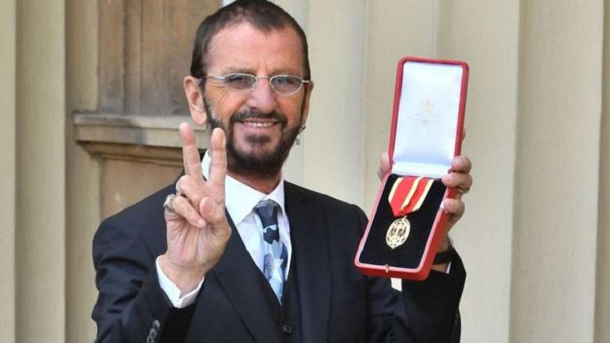 Ударника The Beatles Рінго Старра посвятили в лицарі