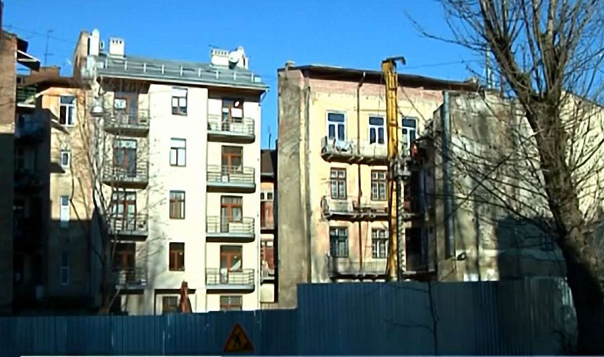 У центрі Львова на 9 місяців перекриють дорогу через будівництво готелю