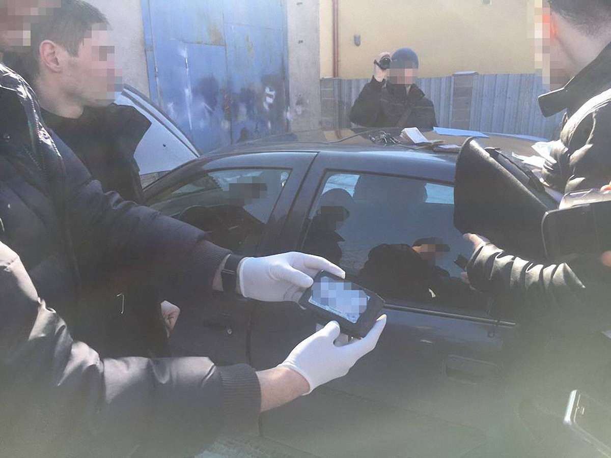 На Львівщині оперуповноваженого кримінальної поліції затримали на хабарі у $300