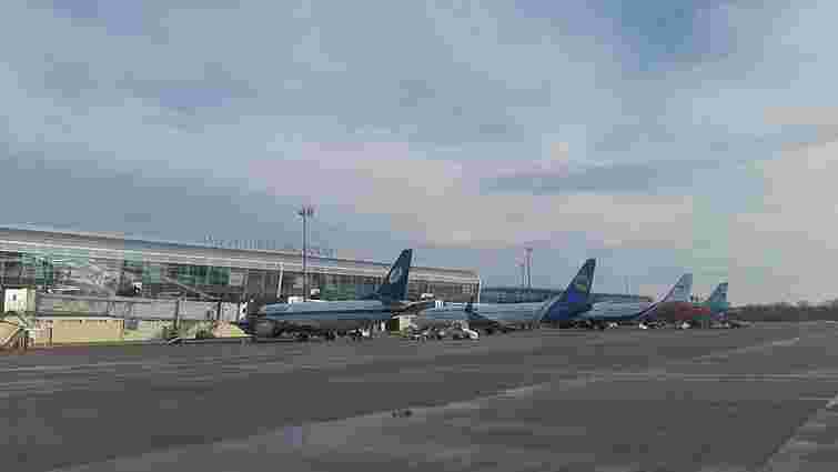 Керівництво львівського аеропорту веде перемовини з двома новими авіакомпаніями