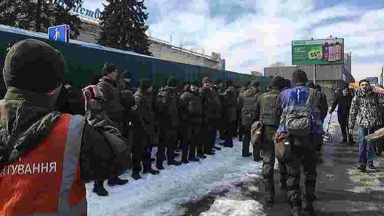 Поліція прийшла з обшуками на базу «Національного корпусу» та полку «Азов» в Києві