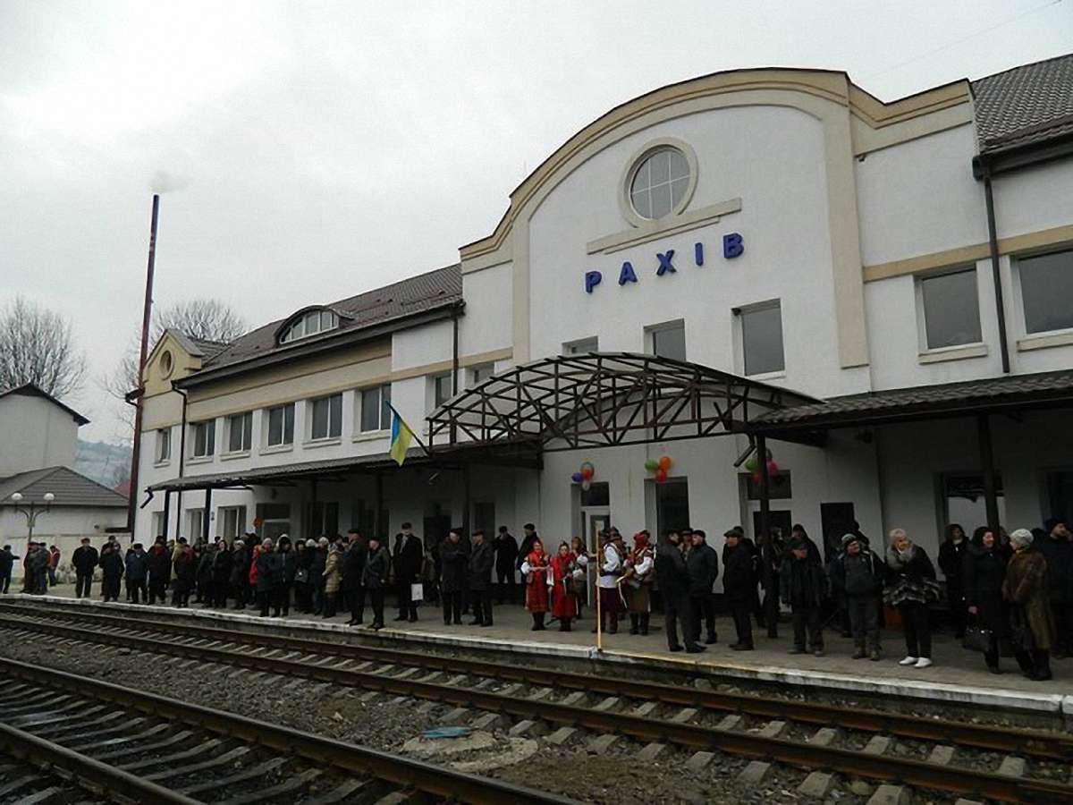 Міськрада Рахова проголосувала за імпічмент Порошенка та відставку Луценка з Аваковим