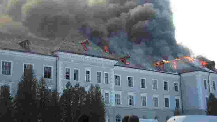 Рятувальники понад 16 годин гасили пожежу в готельному комплексі «Layar Palace» у Хирові