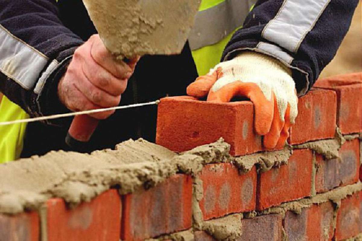 Де працюють та скільки заробляють українські заробітчани у Польщі