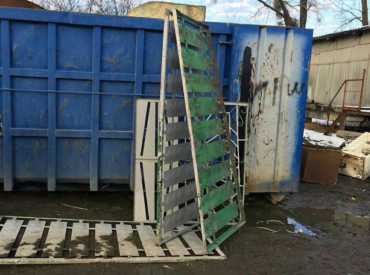 У Стрию 39-річний чоловік вкрав металеву огорожу з подвір'я своєї бабусі