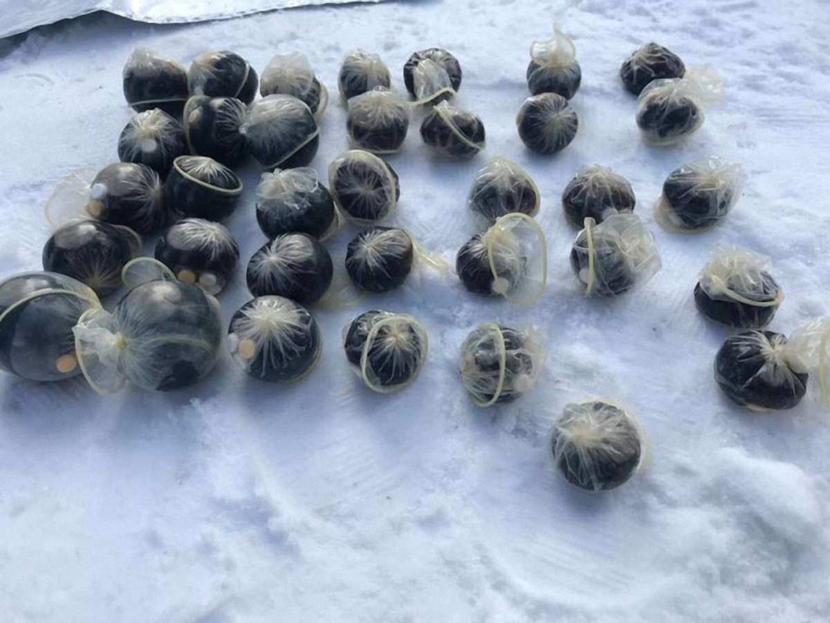 У Києві затримали групу наркодилерів із розфасованими опіумом