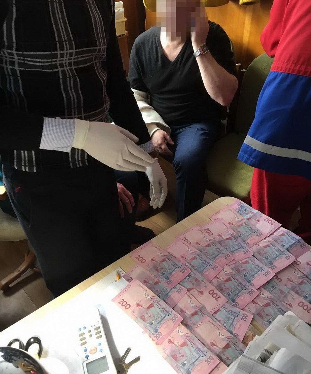 У Самборі на хабарі у ₴6 тис. затримали працівника міграційної служби
