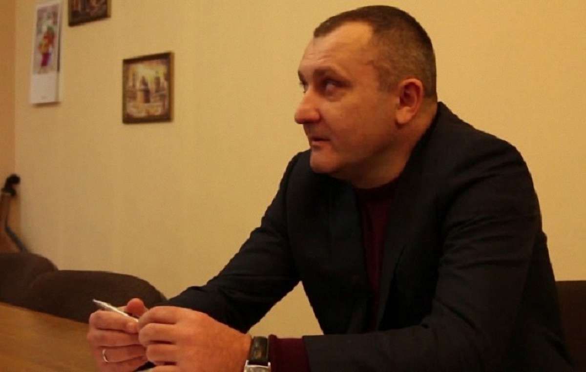 Затриманий на хабарі голова Залізничної райадміністрації Тарас Гнида написав заяву на звільнення
