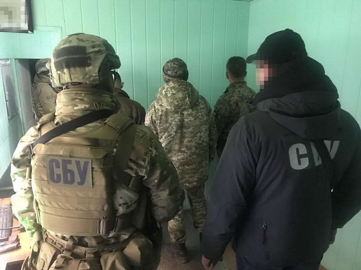 На Одещині СБУ затримала на хабарі посадовців митниці та прикордонної служби