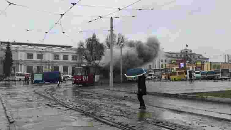 Біля залізничного вокзалу у Львові загорівся трамвай