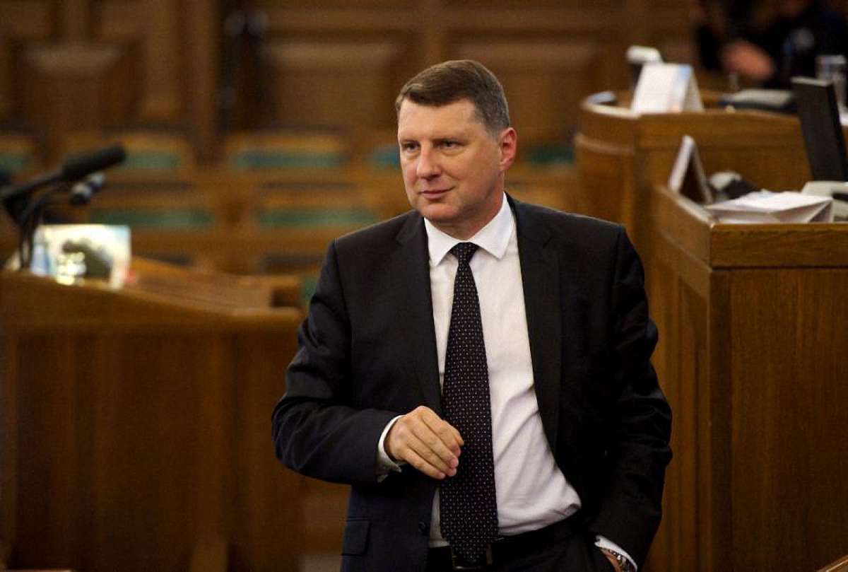 Президент Латвії схвалив переведення шкіл виключно на латиську мову