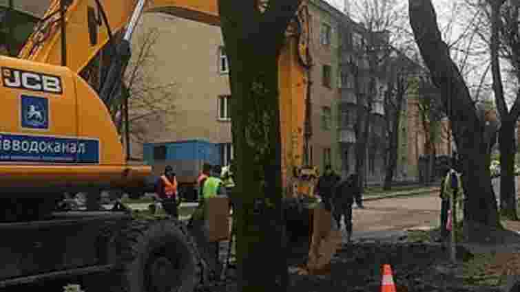 Через провал ґрунту на вул. Студентській у Львові тимчасово перекрили рух транспорту