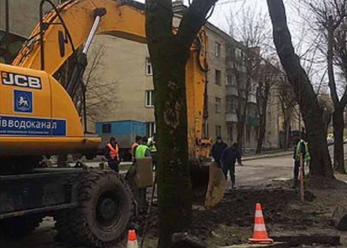Через провал ґрунту на вул. Студентській у Львові тимчасово перекрили рух транспорту