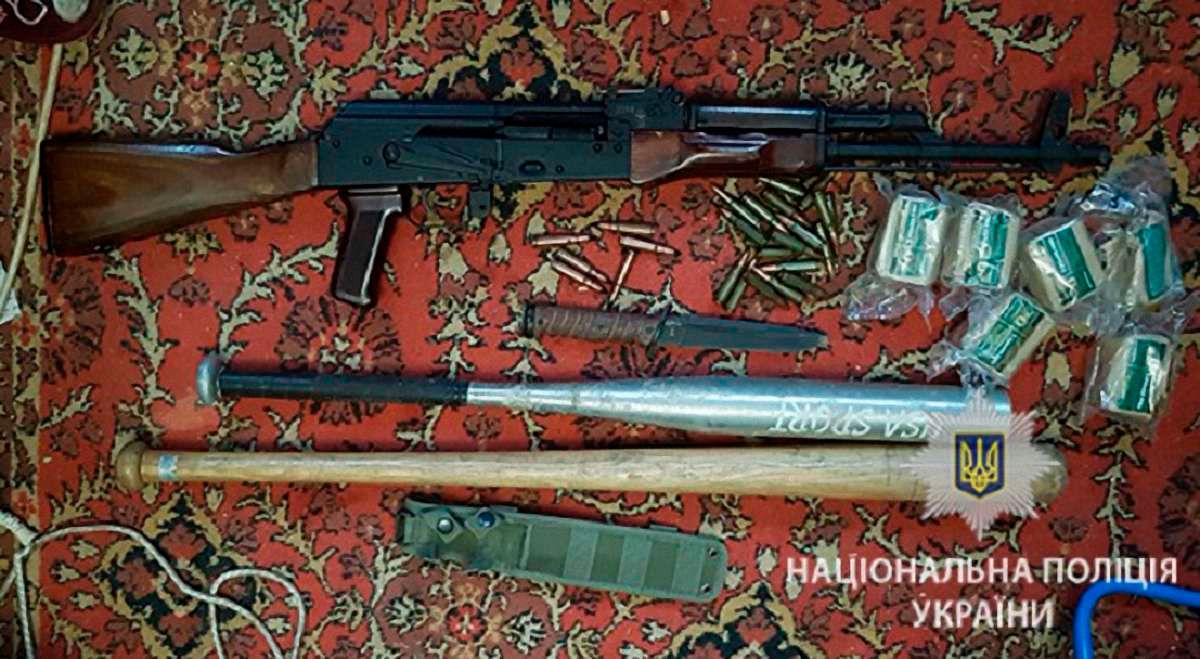 Трьох поліцейських затримали за підозрою в сутенерстві на Вінниччині