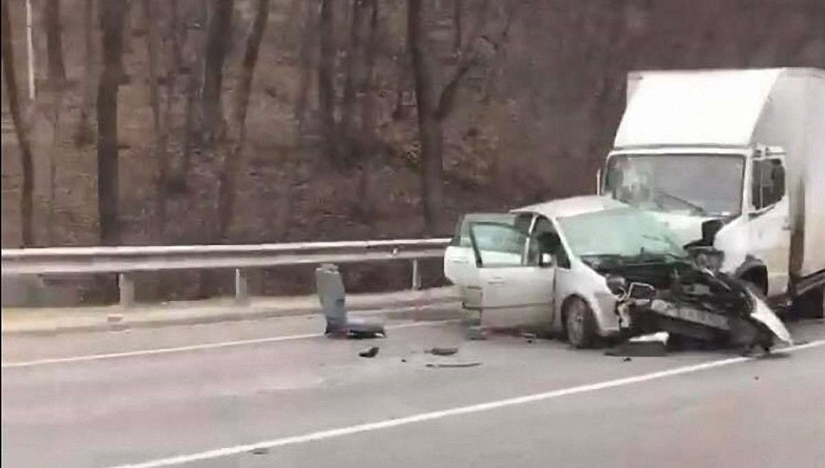 У ДТП на об’їзній Львова загинув водій та постраждала його донька