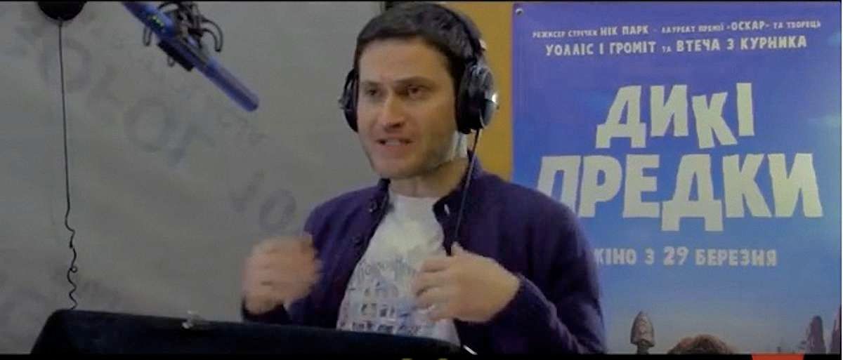 Режисер «Кіборгів» озвучив героїв мультфільму «Дикі предки»