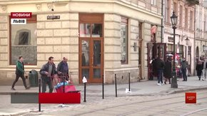 Власник приміщень на площі Ринок намагається незаконно захопити дворик і підвали мешканців