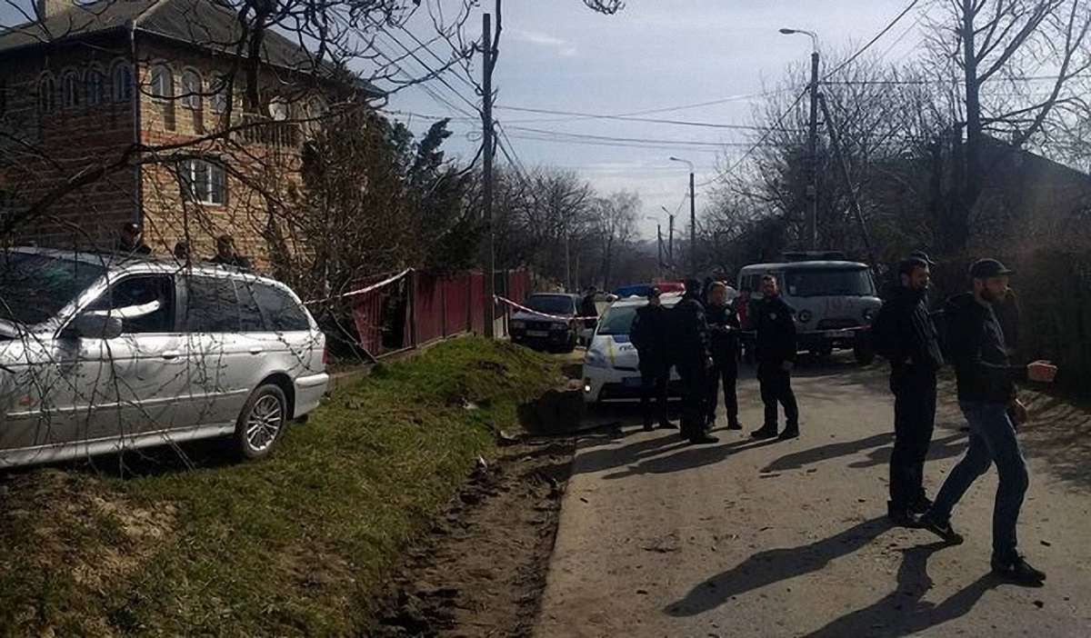 У Чернівцях група молодиків напала на поліцейську під час оформлення ДТП