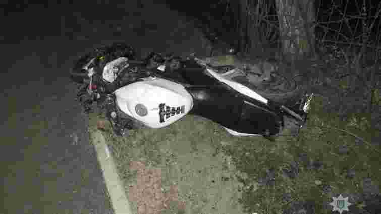На Львівщині мотоцикліст на смерть збив пішохода і сам потрапив до реанімації