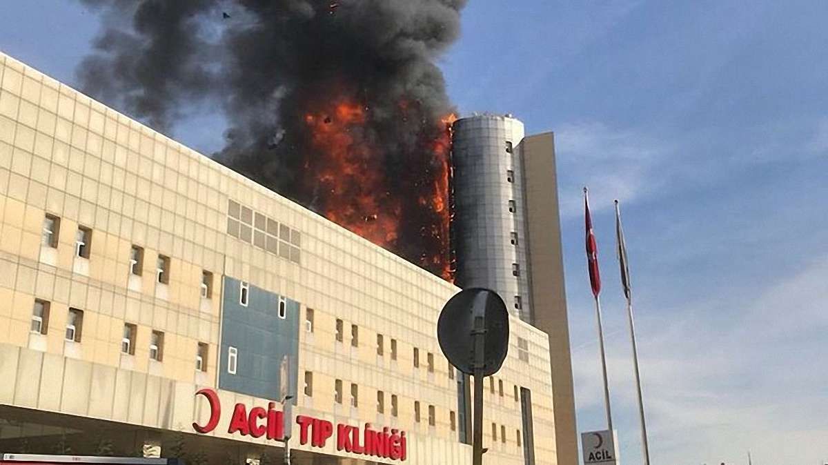 У Стамбулі горіла багатоповерхова лікарня