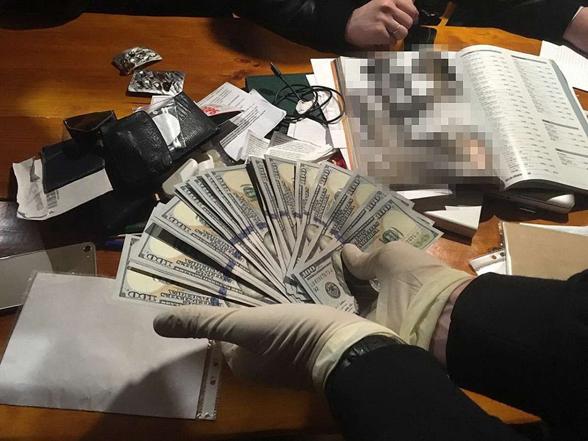 В Києві чиновника «Укртрансбезпеки» затримали на хабарі в $38 тис.